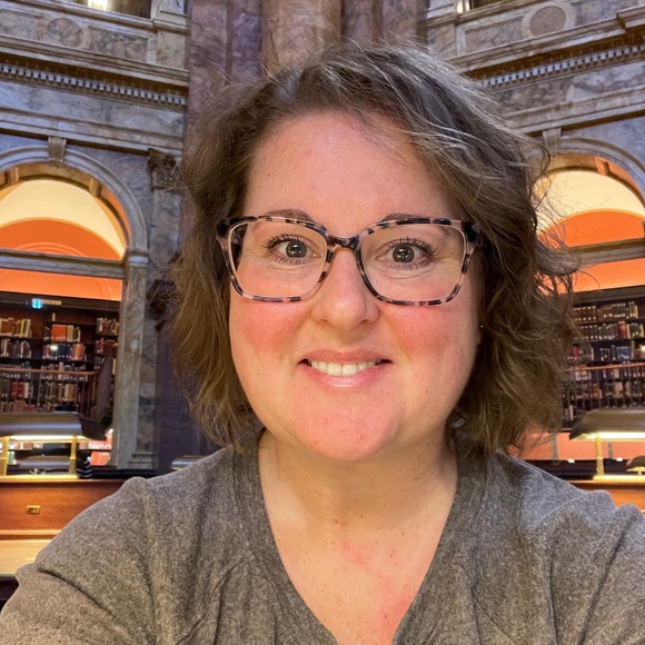 Meet your Posher, Sharice - Picture 1 of 1